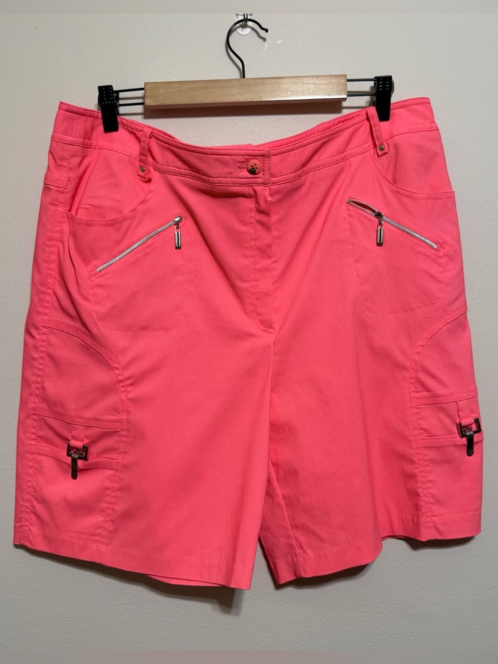 Jamie Sadock Neon Pink Women’s Gold Shorts Size 16, 7.5 inch inseam EUC